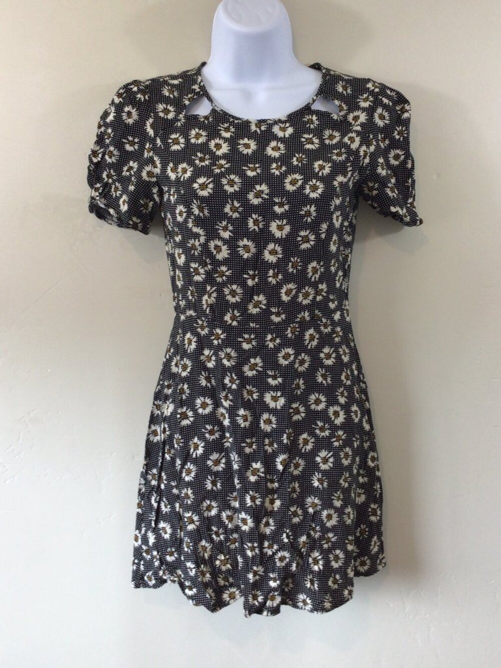 Topshop 90s Style Black Short Sleeve Daisy Floral Print Mini Dress